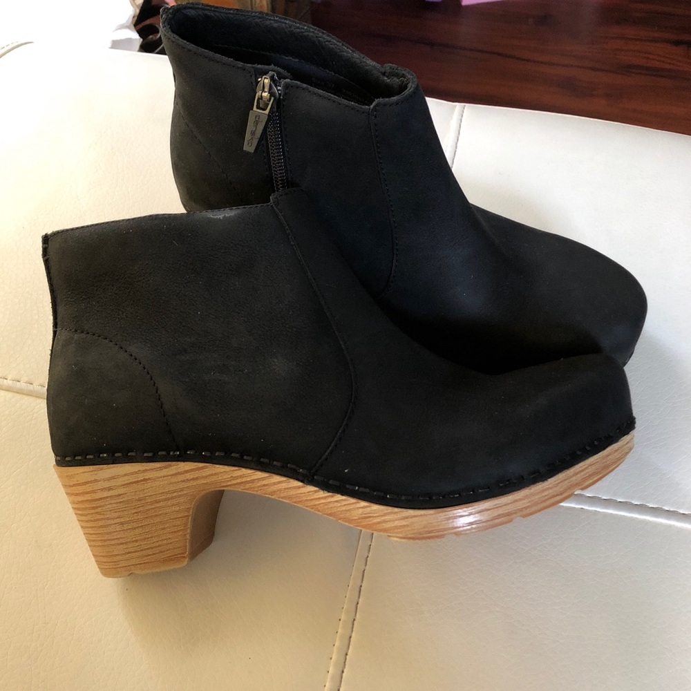 Dansko short boots